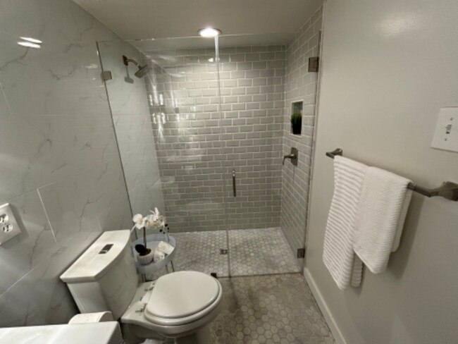 Building Photo - 4020 Holland Ave