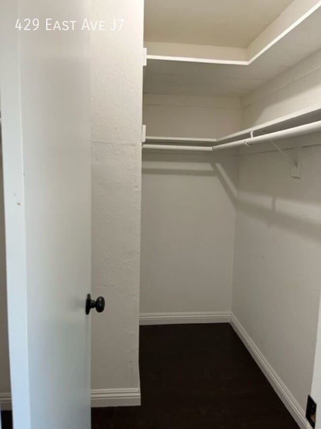 Building Photo - 429 E Avenue J7