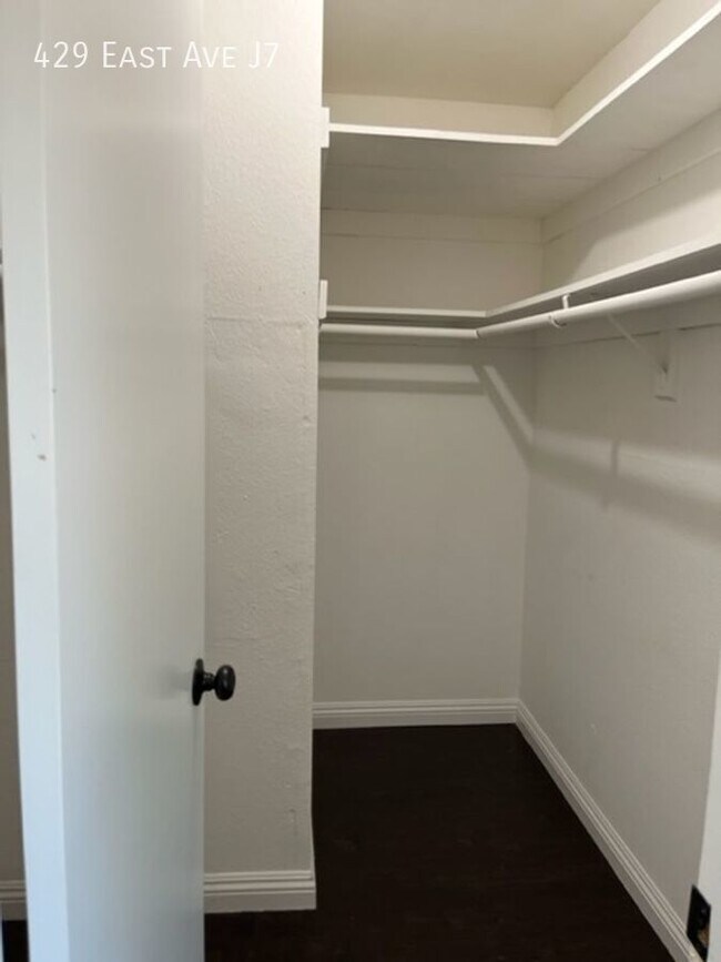 Building Photo - 429 East Ave J7-