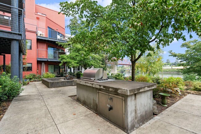 Building Photo - McCormick Pier - 1 bed/1 bath w/new paint/...