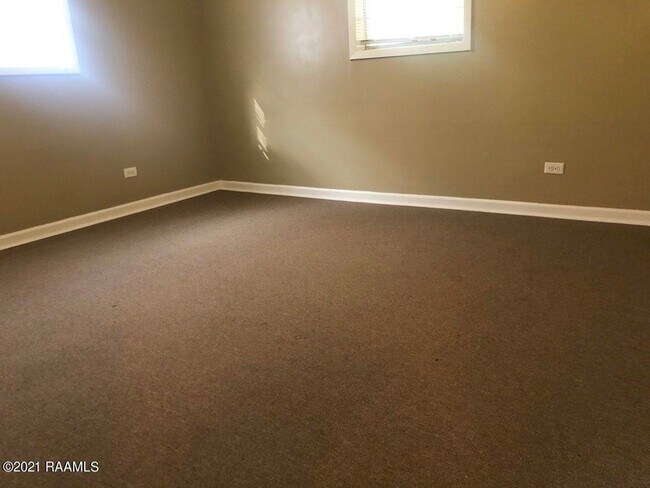 Building Photo - 2809 S Curtis Dr