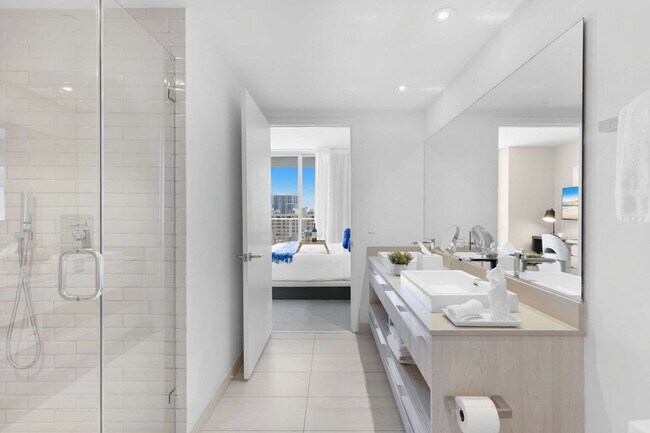 Building Photo - 4010 S Ocean Dr