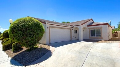 Building Photo - Charming 2BD/2BA townhome for rent in a qu...