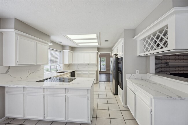 Building Photo - 15974 Knolls Lodge Dr