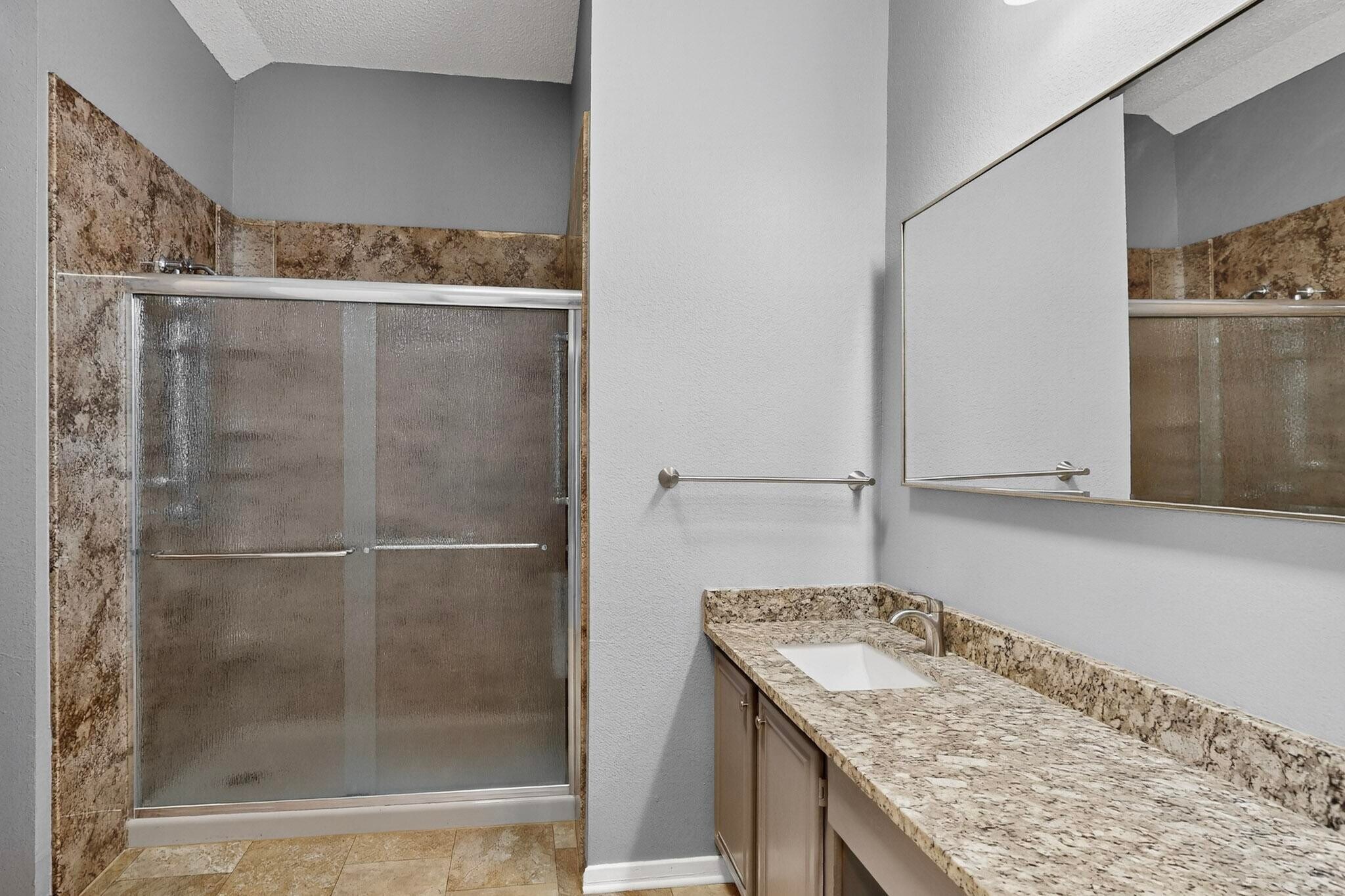 Master bathroom with shower - 4028 Scarsdale Ln