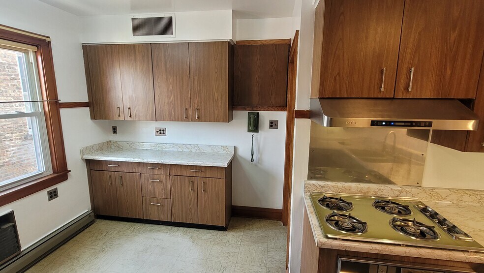 Building Photo - 5228 W Hutchinson St