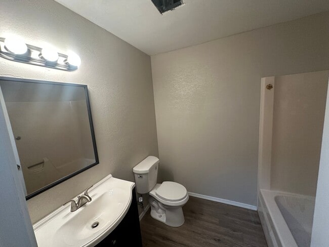 Building Photo - 1003 7th Ave NW