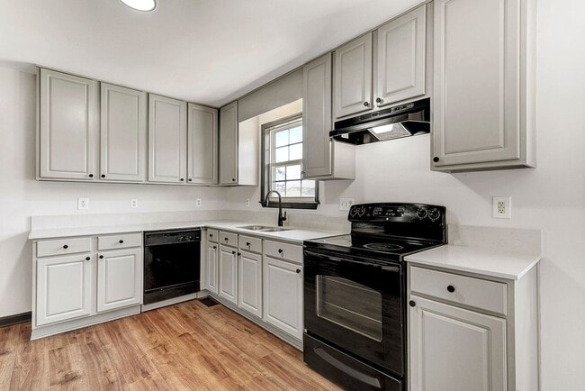 Building Photo - 928 S Willhaven Dr