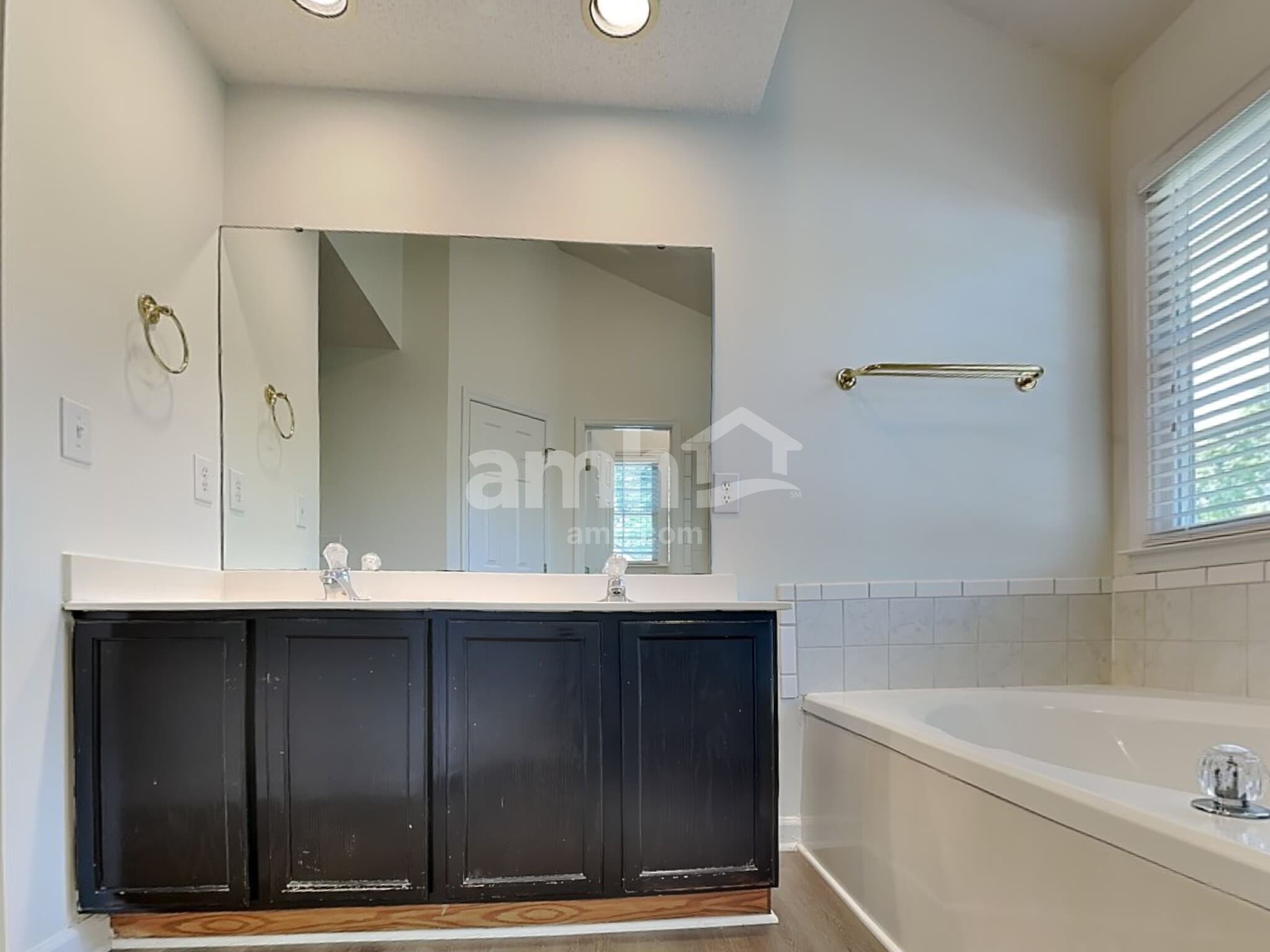 Building Photo - 2328 Water Lilly Way