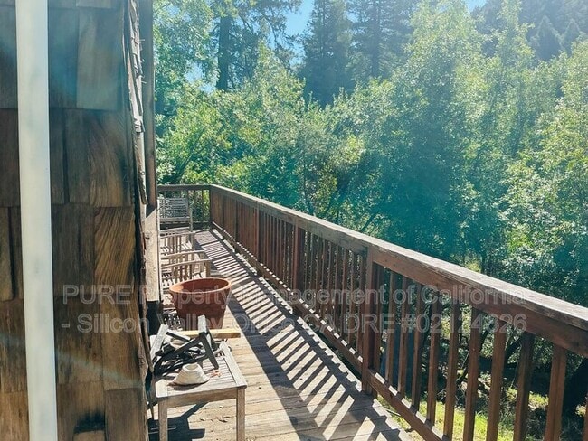 Building Photo - 20899 Aldercroft Heights Rd