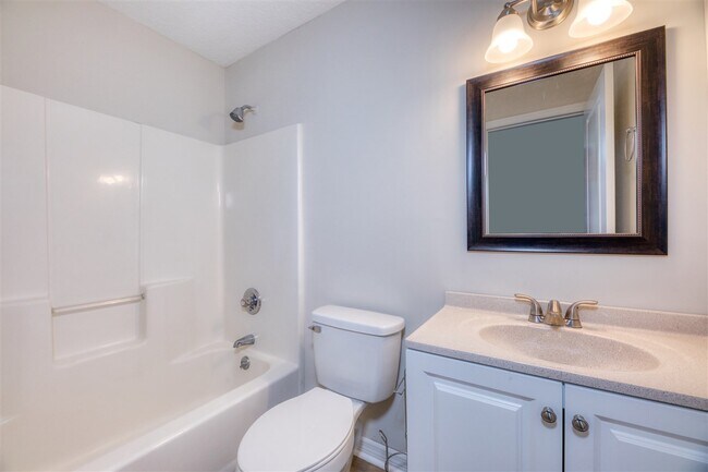 Building Photo - 203 E St