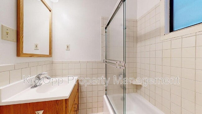 Building Photo - 2136 Hayes St
