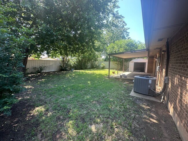 Building Photo - 312 S Avery Dr