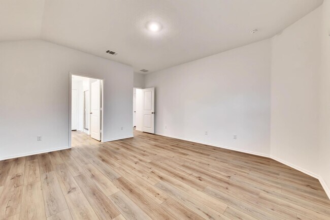 Building Photo - 113 River Rise Rd