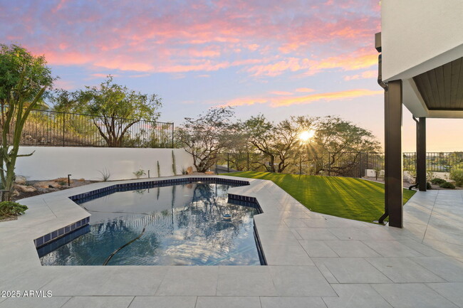 Building Photo - 3135 E Palo Verde Dr