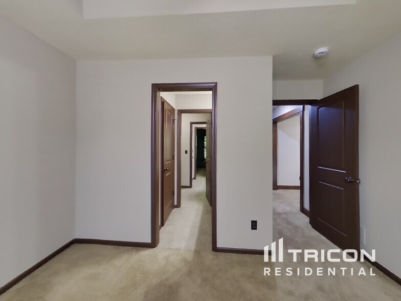 Building Photo - 20924 W 68th St