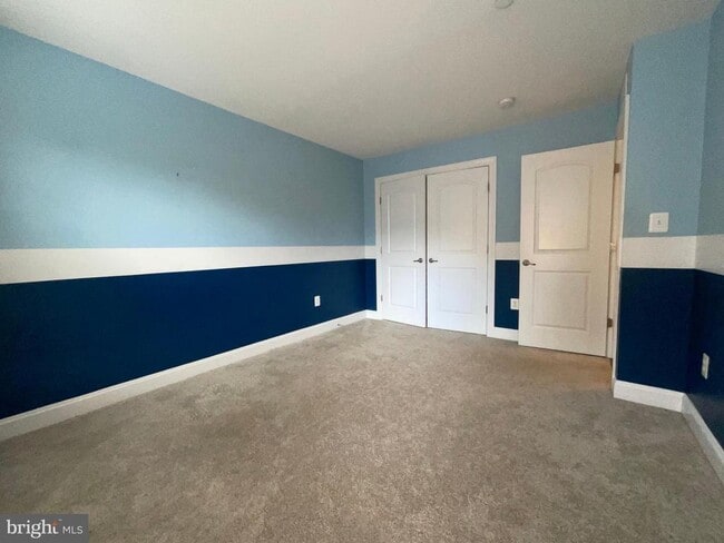 Building Photo - 3911 Chain Bridge Rd