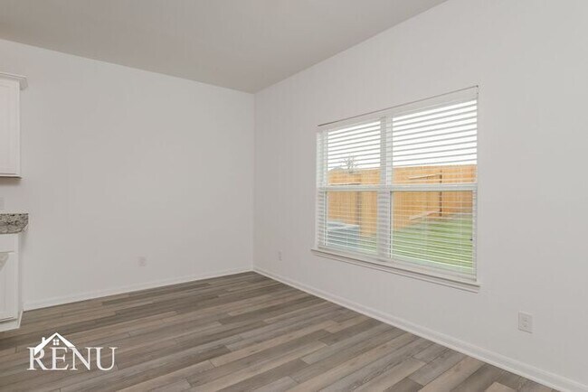 Building Photo - 3018 Jackson Smt