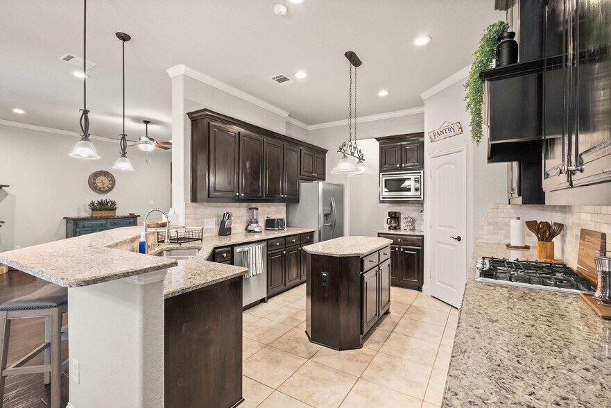 Building Photo - 206 S Meadow Dr