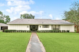 Building Photo - 12037 Oak Haven Ave
