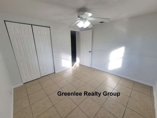 Building Photo - Spacious 3BR with bonus room and fenced yard just minutes from Tarpon Springs