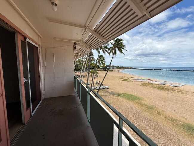 Building Photo - Pokai Bay Beach Cabanas