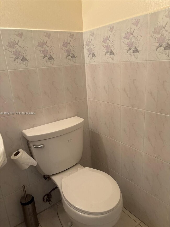 Building Photo - 1825 S Ocean Dr