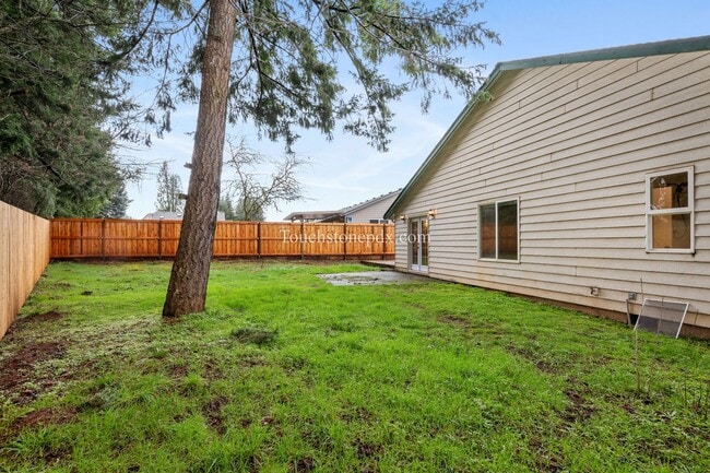 Building Photo - 20160 Quinalt Dr