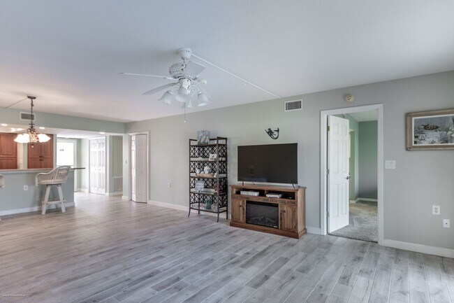 Building Photo - CLOSE DOWNTOWN PUNTA GORDA. GROUND FLOOR U...