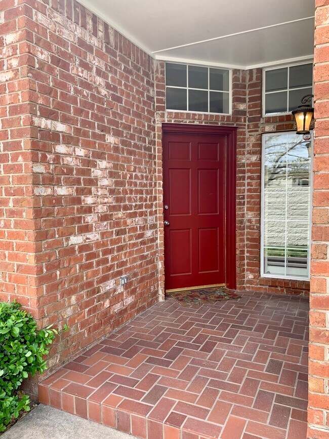 Building Photo - 3801 Tudor Cir