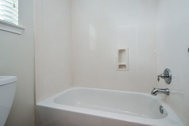 Building Photo - 1115 Eden Park Ln