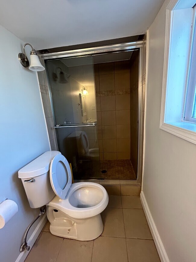 Building Photo - 15931 Deering St