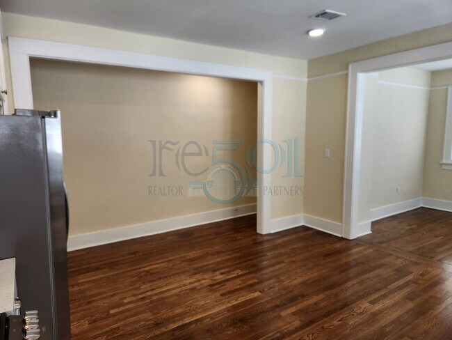 Building Photo - Newly Renovated Immaculate Apartment In Hillcrest!!!!! Just Blocks from UAMS!!