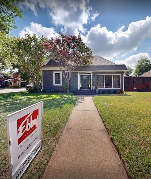 Building Photo - 301 Forrest Ave