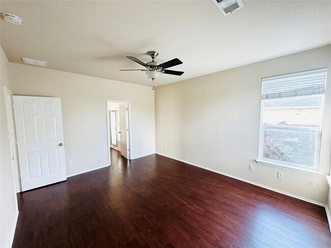 Building Photo - 245 Verano Dr