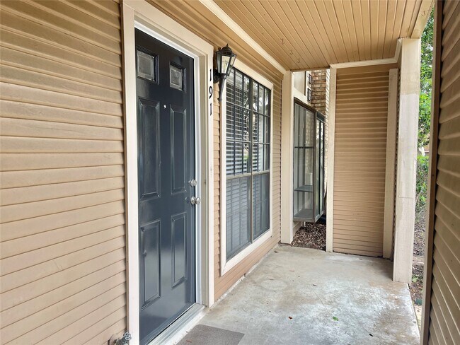 Building Photo - 1311 Antoine Dr