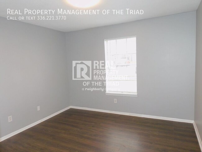 Building Photo - 3826 Country Club Rd