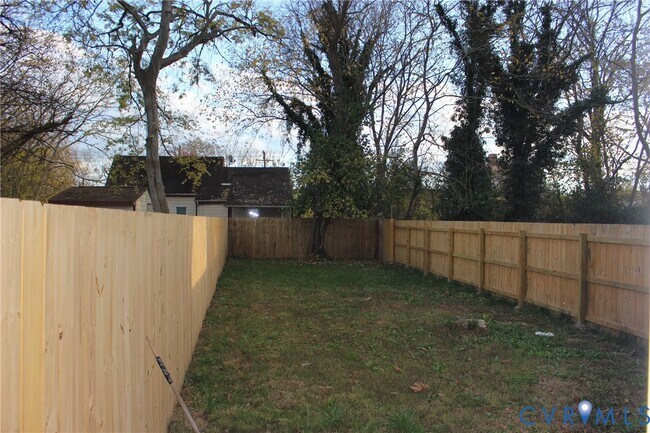 Building Photo - 1132 W High St