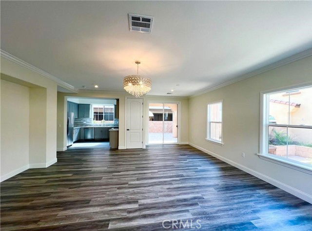 Building Photo - 328 E Live Oak St