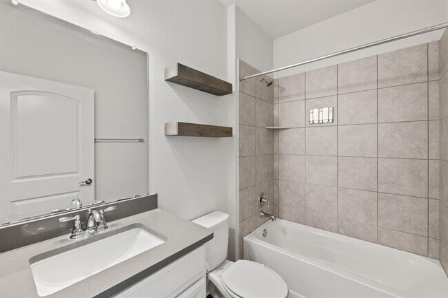 Building Photo - 138 Fern Dr