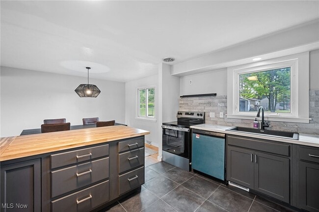 Building Photo - 5401 Woodbury Hills Dr