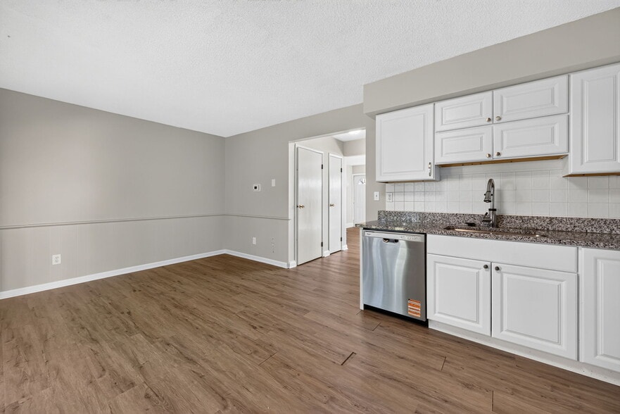 Building Photo - 13391 Hiddendale Ln
