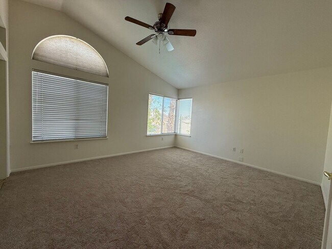 Building Photo - Highly desirable North Summerlin single-fa...