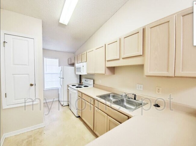 Building Photo - 9580 Cobblebrook Dr