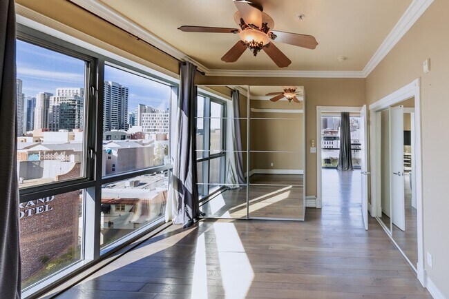Building Photo - Gaslamp City Square Condo  2 bed 2 bath, t...