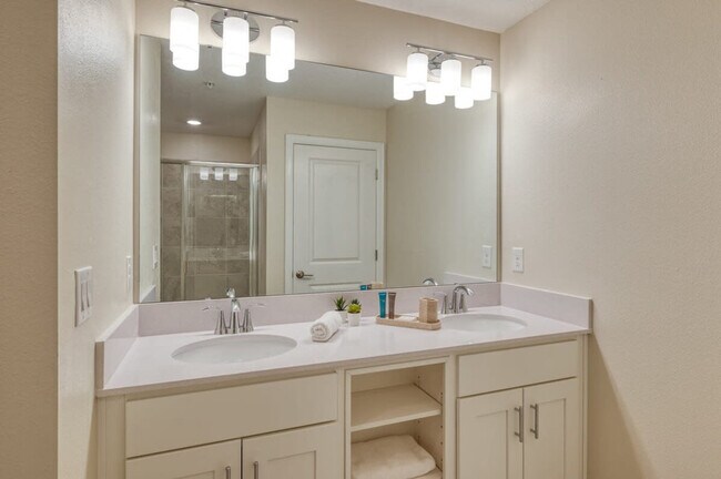 Building Photo - 3180 Paradox Cir