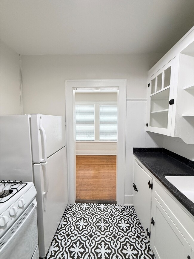 Building Photo - 1126 Berthea St