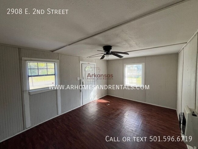 Building Photo - 2908 E 2nd St