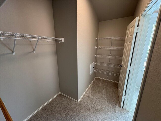 Building Photo - 2109 Rockland Dr