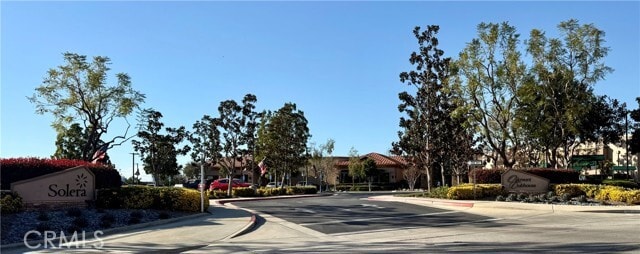 Building Photo - 924 Essex Rd